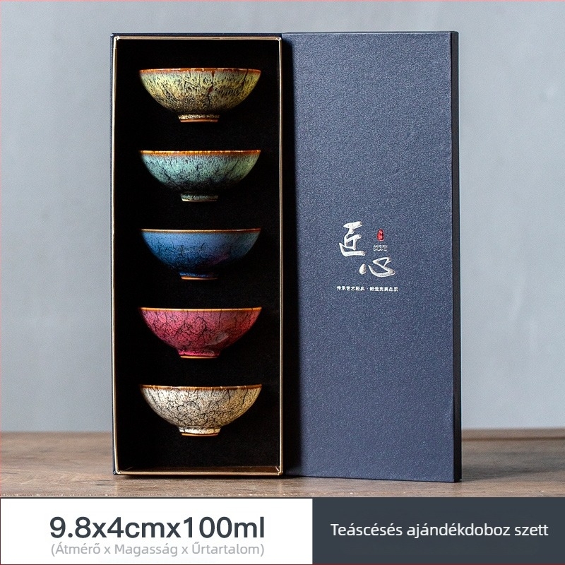 Öt elemhez tartozó porcelán teáscsésék készlete ajándékdobozban