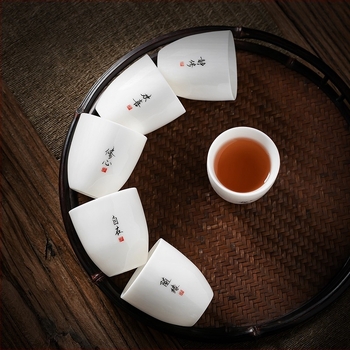 Fehér porcelán teáscsésze Gongfu teaceremóniához, Zen ihletésű kis személyes teáscsésze logóval