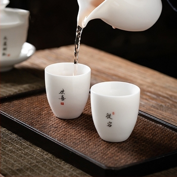 Fehér porcelán teáscsésze Gongfu teaceremóniához, Zen ihletésű kis személyes teáscsésze logóval