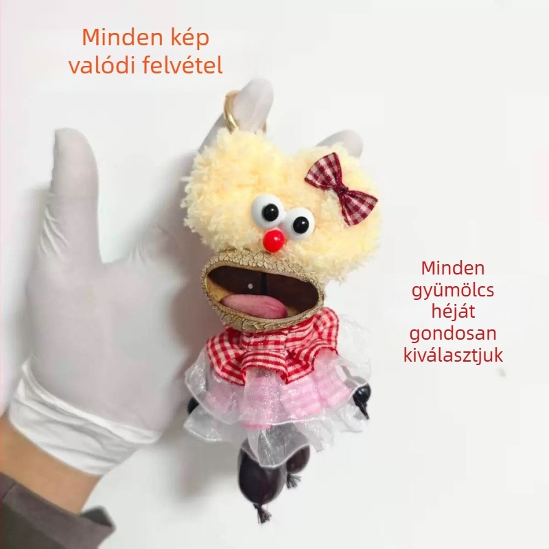 Kézzel készített fa baba gyümölcshéjjal és babcsővel – akasztós dísz a táskára, rajzfilmszerű stílus, nyugtató harangszó