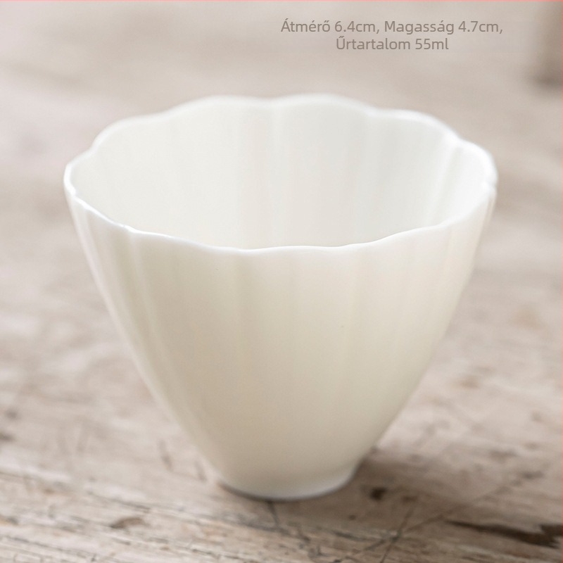 Elefántcsont-fehér porcelán teáscsésze, egy darab Gong Fu tea ceremóniához, kerámia teás kellékek