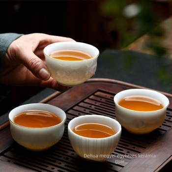 Gongfu teáscsésze – egyszemélyes kerámia teás készlet, celadon zöld-relief, nagy méret