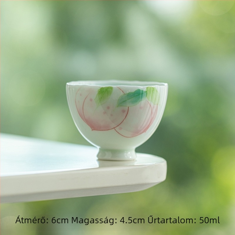 Türkiz-zöld kézzel festett teáscsésze fehér porcelánból, magas talppal, aláglazúros díszítés, friss és aranyos dizájn