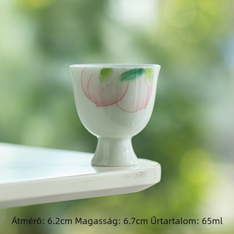 Türkiz-zöld kézzel festett teáscsésze fehér porcelánból, magas talppal, aláglazúros díszítés, friss és aranyos dizájn