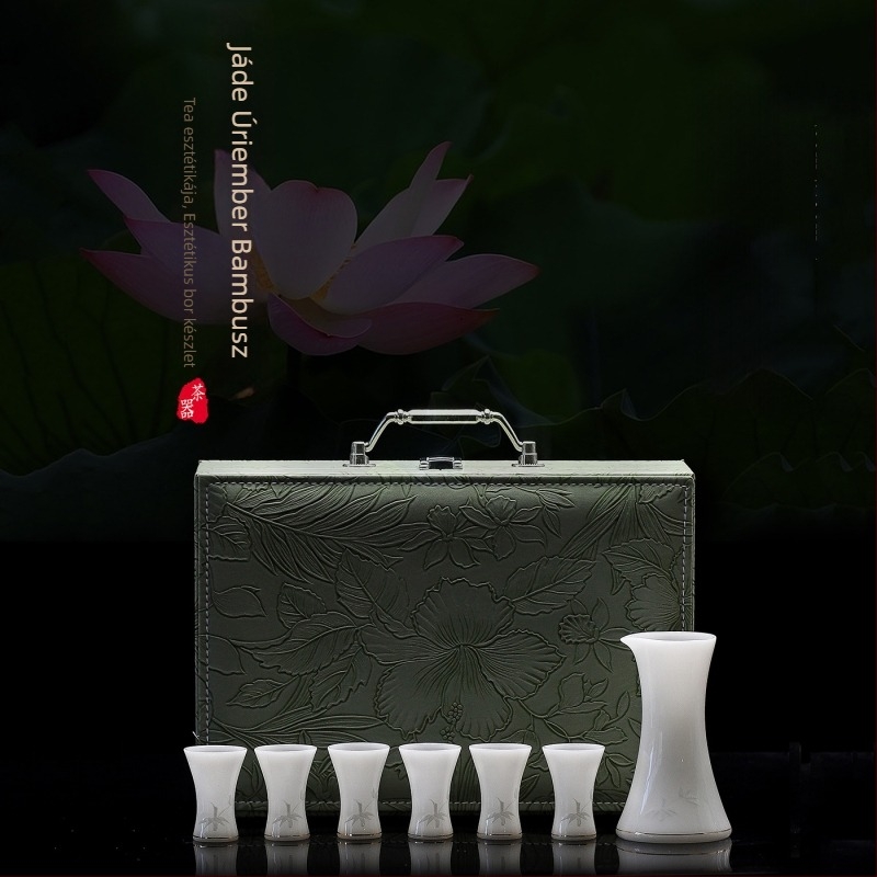 Dehua fehér porcelán boros kiszolgáló készlet poharakkal