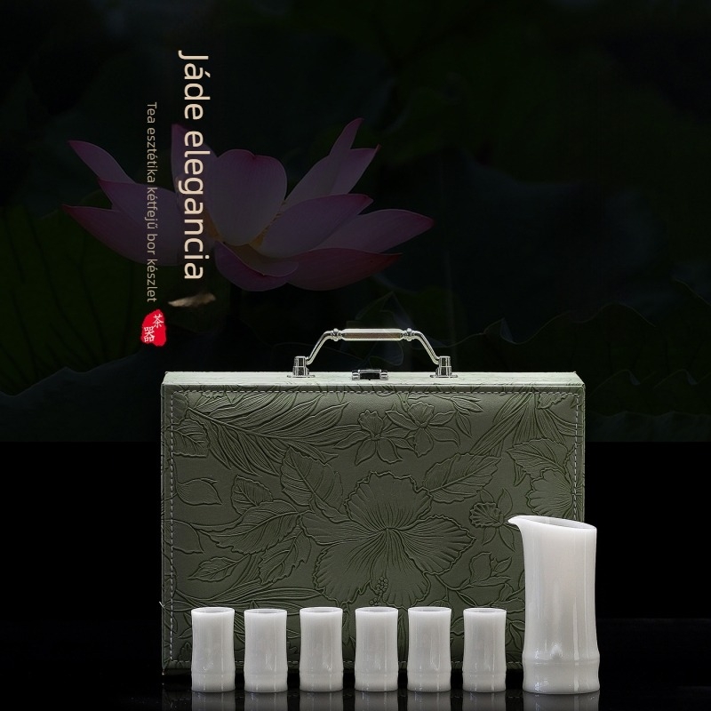 Dehua fehér porcelán boros kiszolgáló készlet poharakkal