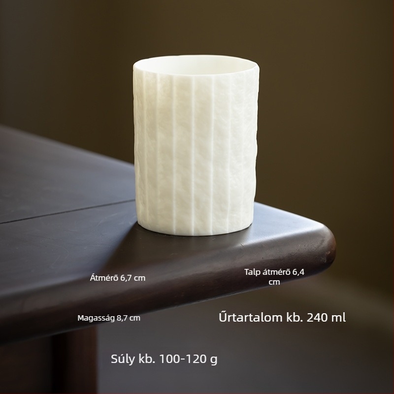 Matt felületű origami mintás kávéscsésze fehér porcelánból, latte arthoz és italokhoz.