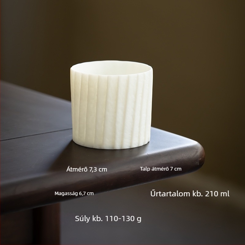 Matt felületű origami mintás kávéscsésze fehér porcelánból, latte arthoz és italokhoz.