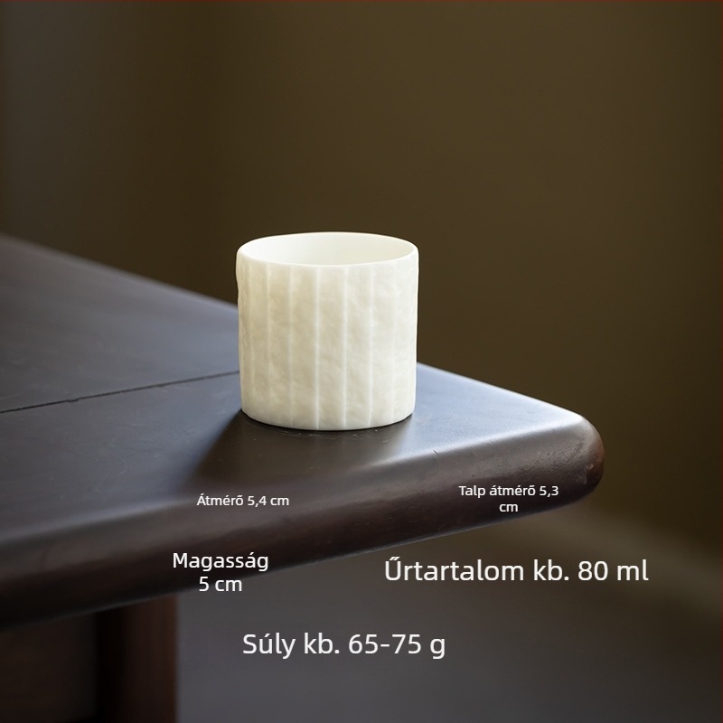 Matt felületű origami mintás kávéscsésze fehér porcelánból, latte arthoz és italokhoz.