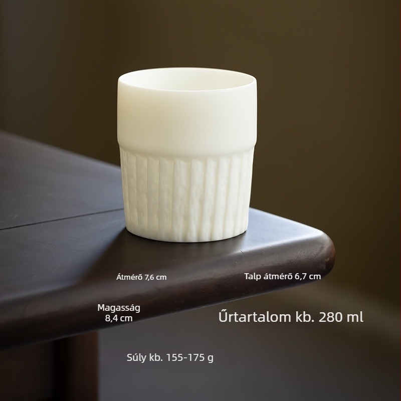 Matt felületű origami mintás kávéscsésze fehér porcelánból, latte arthoz és italokhoz.