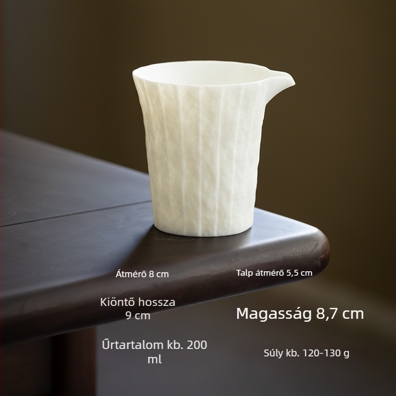 Matt felületű origami mintás kávéscsésze fehér porcelánból, latte arthoz és italokhoz.