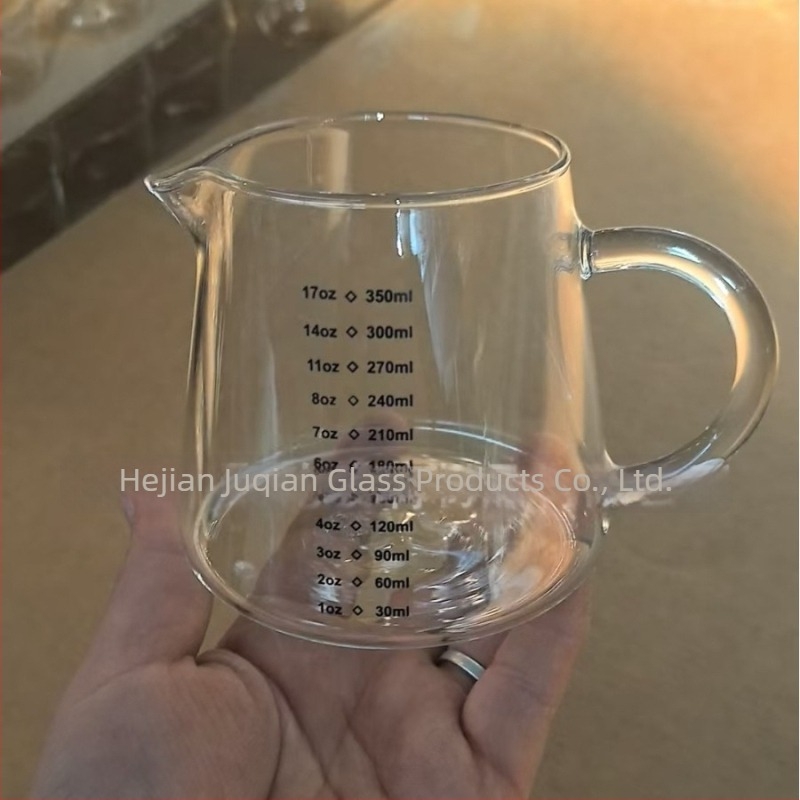 Pour-over kávé megosztó készlet, vastag, hőálló tejes üvegpohárral és mérőskálával