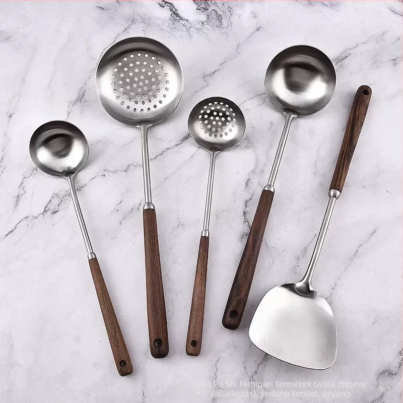304 rozsdamentes acél konyhai eszközök készlet fa nyéllel, élelmiszer-minőségű spatulák, gomba spatulája, lyukas kanál és leveskanál
