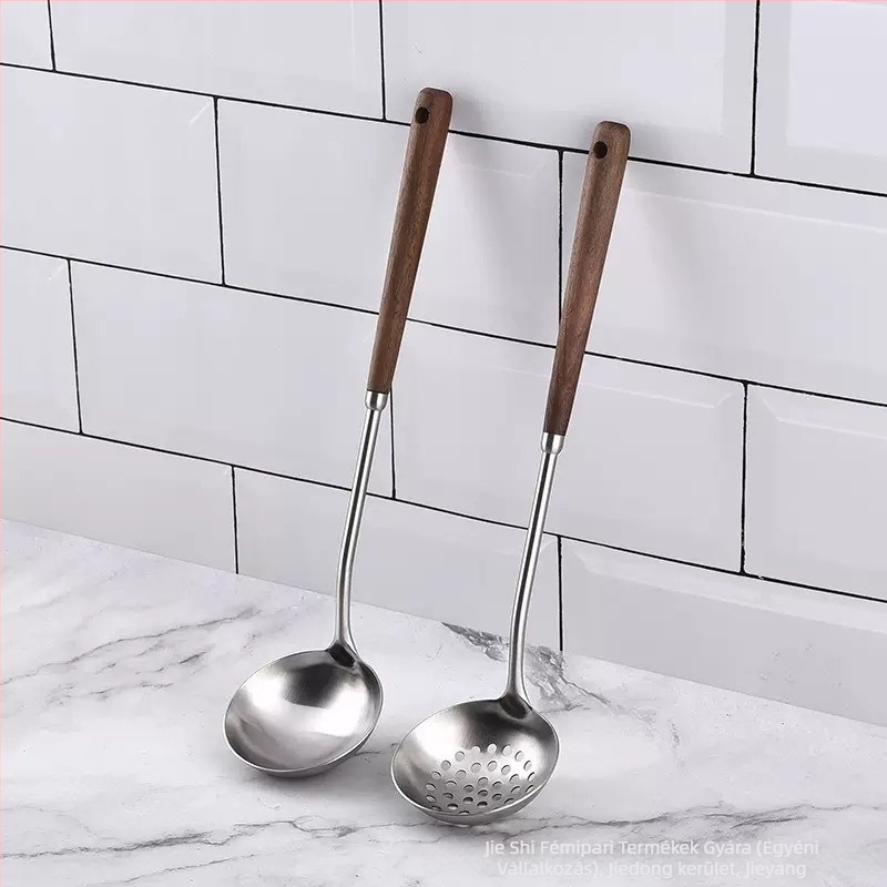 304 rozsdamentes acél konyhai eszközök készlet fa nyéllel, élelmiszer-minőségű spatulák, gomba spatulája, lyukas kanál és leveskanál