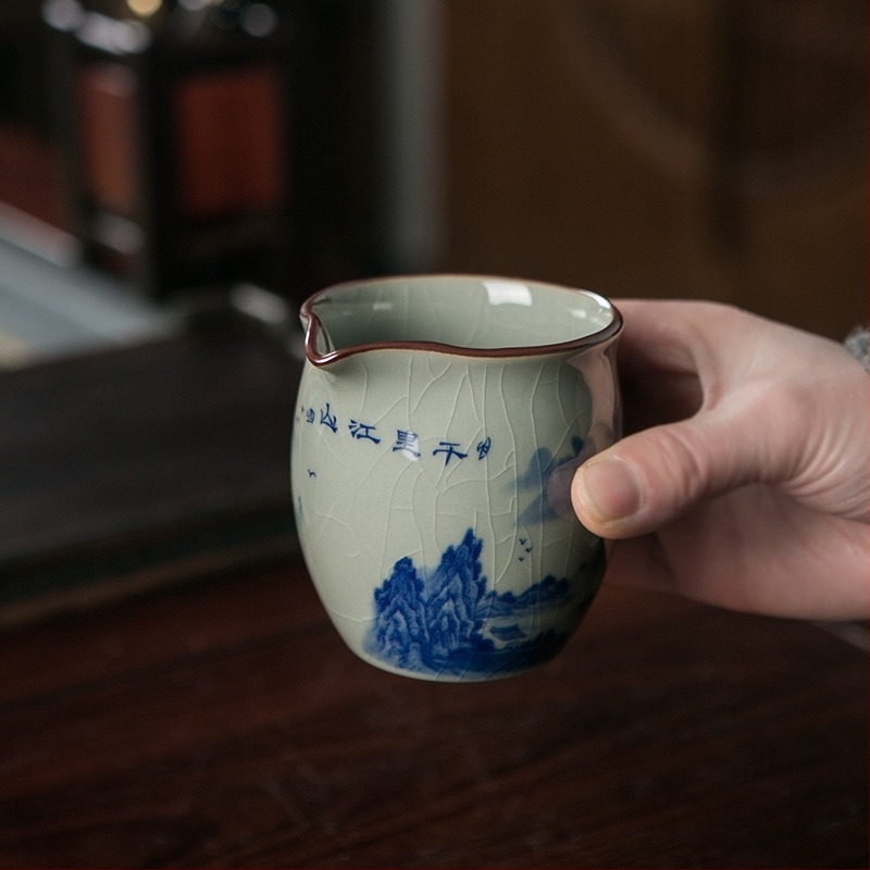Kék-fehér kerámia teáskészlet repedezett mázzal, Fair Cup és tea osztó, tea tálca, tájképi stílusú kínai stílus