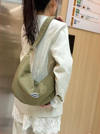 Női vászontáska színblokkokkal, mindennapi vállon átvethető dumpling-stílusú fazon, rúzs-zseb, edzésre alkalmas crossbody
