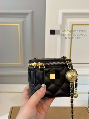 Chanel által ihletett mini válltáska gyémántmintás hímzéssel és arany golyós lánccal