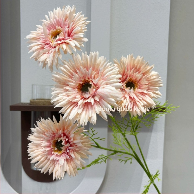 Négyfejű szatén művirágok: hibiszkusz, Francis krizantéma, margaréta, gerbera, napraforgó – esküvői és otthoni dekorációhoz