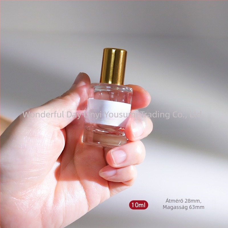 Üveges parfümös üveg 10 ml, fa kupakkal, szitanyomott logóval, finom permet