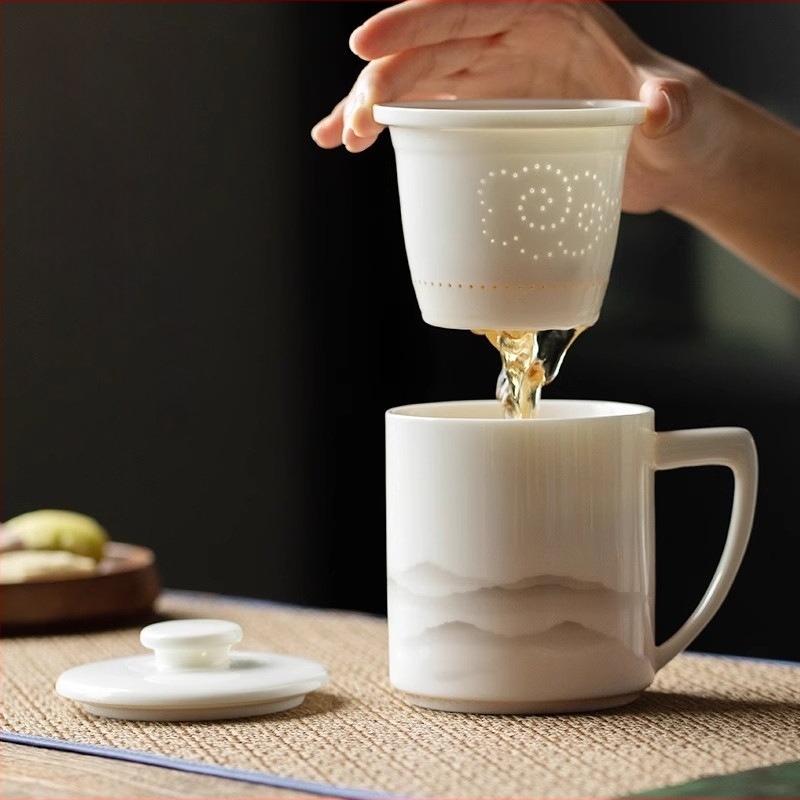 Dehua fehér porcelán teás pohár fedővel és szűrővel, három darabos teáskészlet tea-víz szeparációval, irodai használatra