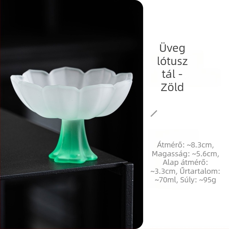 Glazúrozott pasztell színű magas talpú teáscsésze aromás pohárral és rizsbor és soju poharakkal – elegáns üveg
