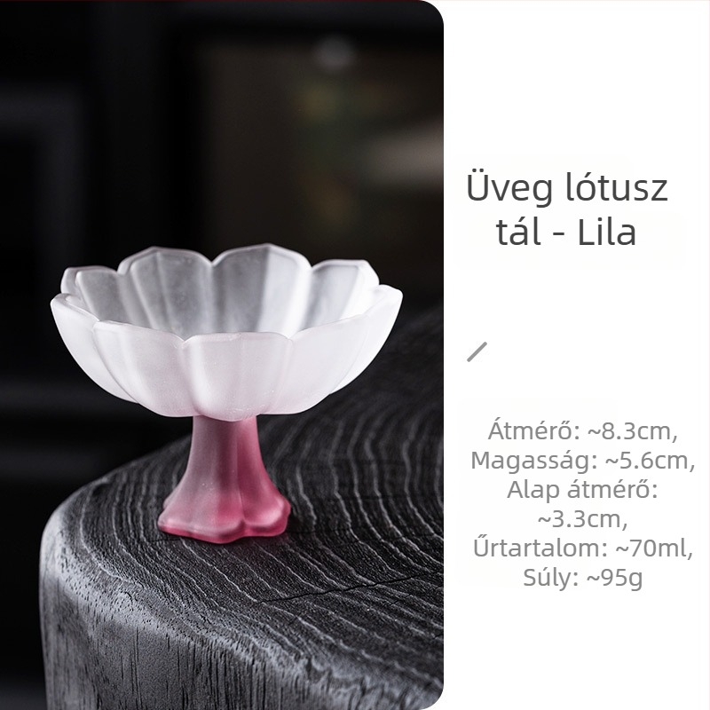 Glazúrozott pasztell színű magas talpú teáscsésze aromás pohárral és rizsbor és soju poharakkal – elegáns üveg