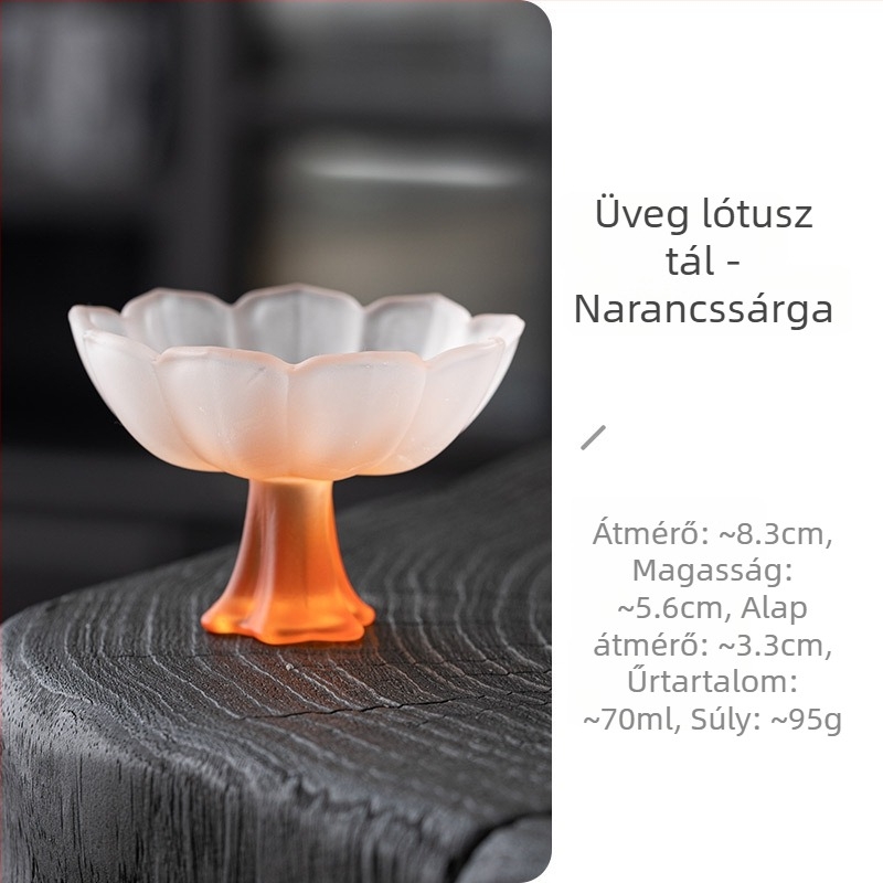 Glazúrozott pasztell színű magas talpú teáscsésze aromás pohárral és rizsbor és soju poharakkal – elegáns üveg