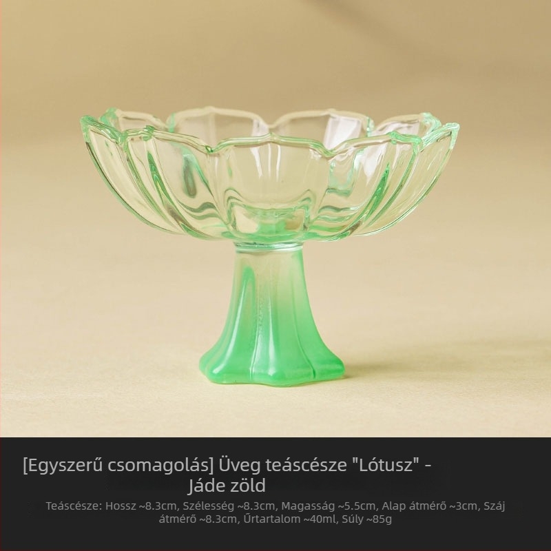 Glazúrozott pasztell színű magas talpú teáscsésze aromás pohárral és rizsbor és soju poharakkal – elegáns üveg