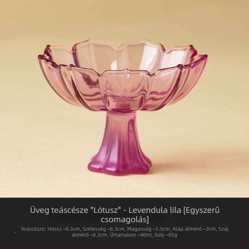 Glazúrozott pasztell színű magas talpú teáscsésze aromás pohárral és rizsbor és soju poharakkal – elegáns üveg