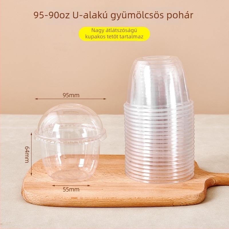 Egyszer használatos, átlátszó gyümölcspohár fedéllel, nagy átmérőjű, kör alakú gyümölcsdarabokkal és milkshake-hez