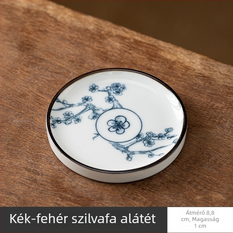 Kék-fehér kerámiából készült tea ceremóniás kiegészítők: pohár-alátétek, fedő tartó, teás alátétek, teáskanna tartó