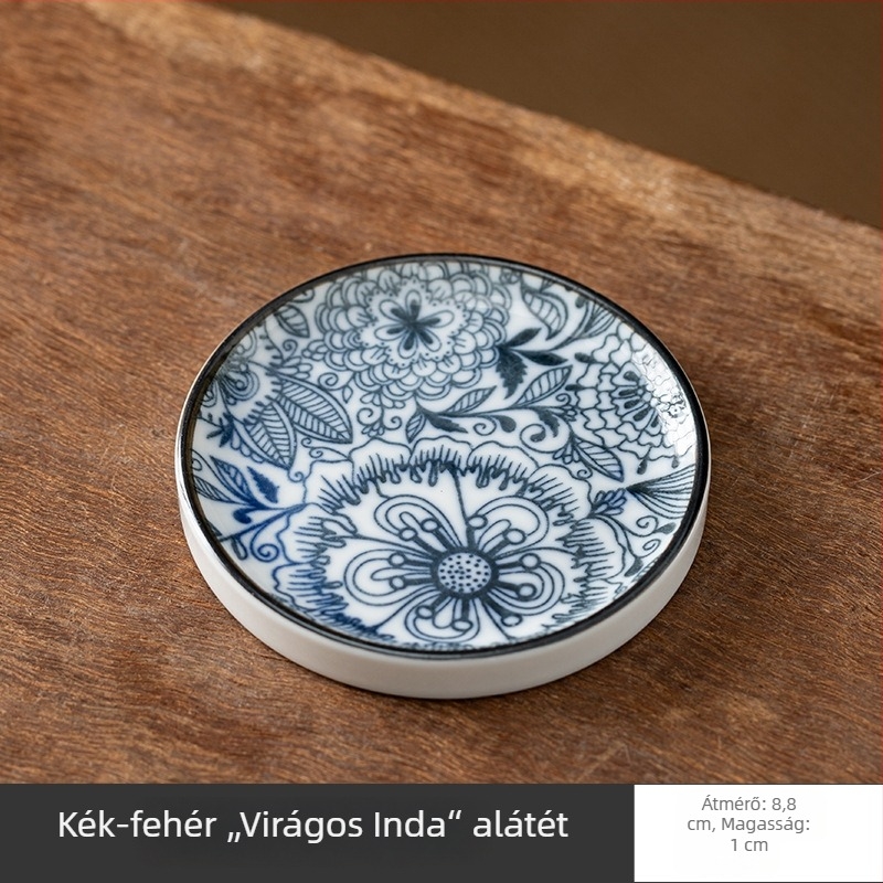 Kék-fehér kerámiából készült tea ceremóniás kiegészítők: pohár-alátétek, fedő tartó, teás alátétek, teáskanna tartó