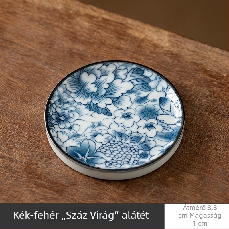 Kék-fehér kerámiából készült tea ceremóniás kiegészítők: pohár-alátétek, fedő tartó, teás alátétek, teáskanna tartó