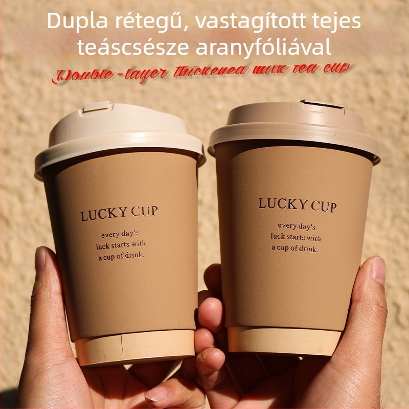 Egyszer használatos kávés pohár fedővel, arany nyomtatással a vastag papíron, 400 ml forró italokhoz