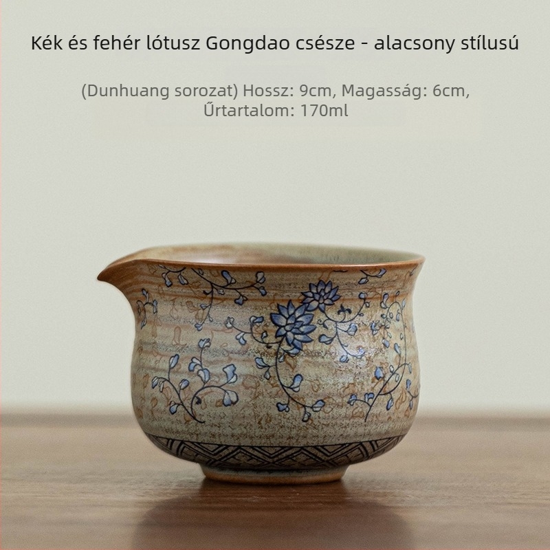 Utazó kerámia teázókészlet teáskannával és három csészével – minimalist, kültéri, hordozható, kék-fehér lótusz mintával