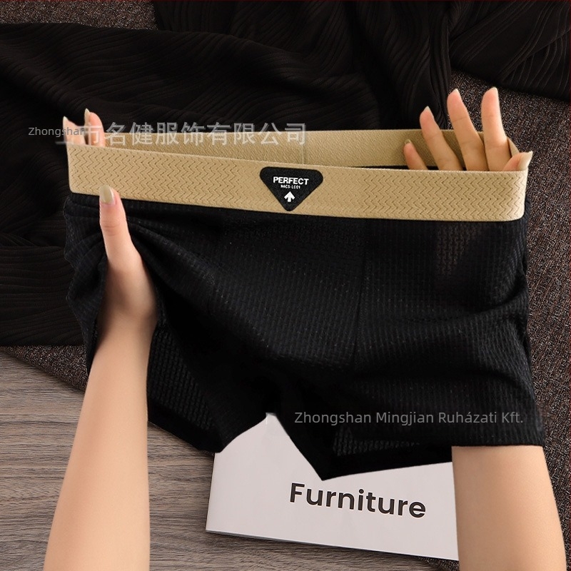 Férfi légáteresztő ice-silk boxeralsó, egyszínű, címke nélküli, bőrbarát és selymes tapintású.