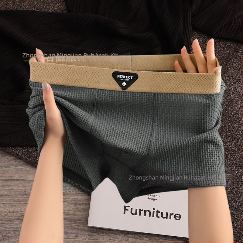 Férfi légáteresztő ice-silk boxeralsó, egyszínű, címke nélküli, bőrbarát és selymes tapintású.