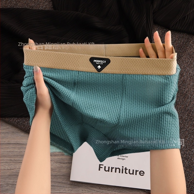 Férfi légáteresztő ice-silk boxeralsó, egyszínű, címke nélküli, bőrbarát és selymes tapintású.