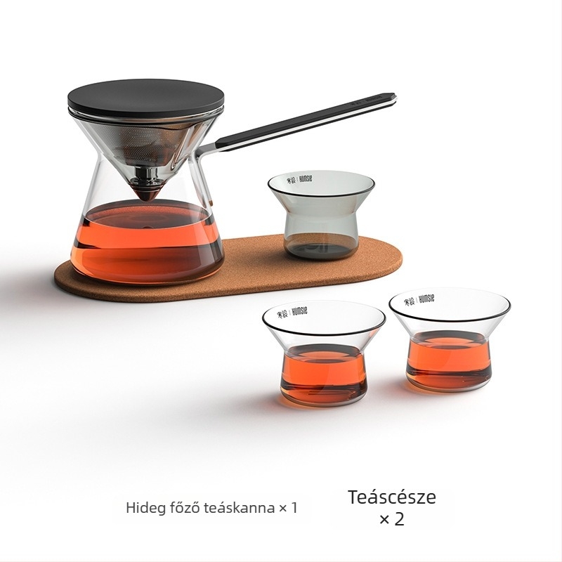 Üveg teáskanna mágneses nyomó mechanizmussal és tea szétválasztó szűrővel, modern teáskészlet.