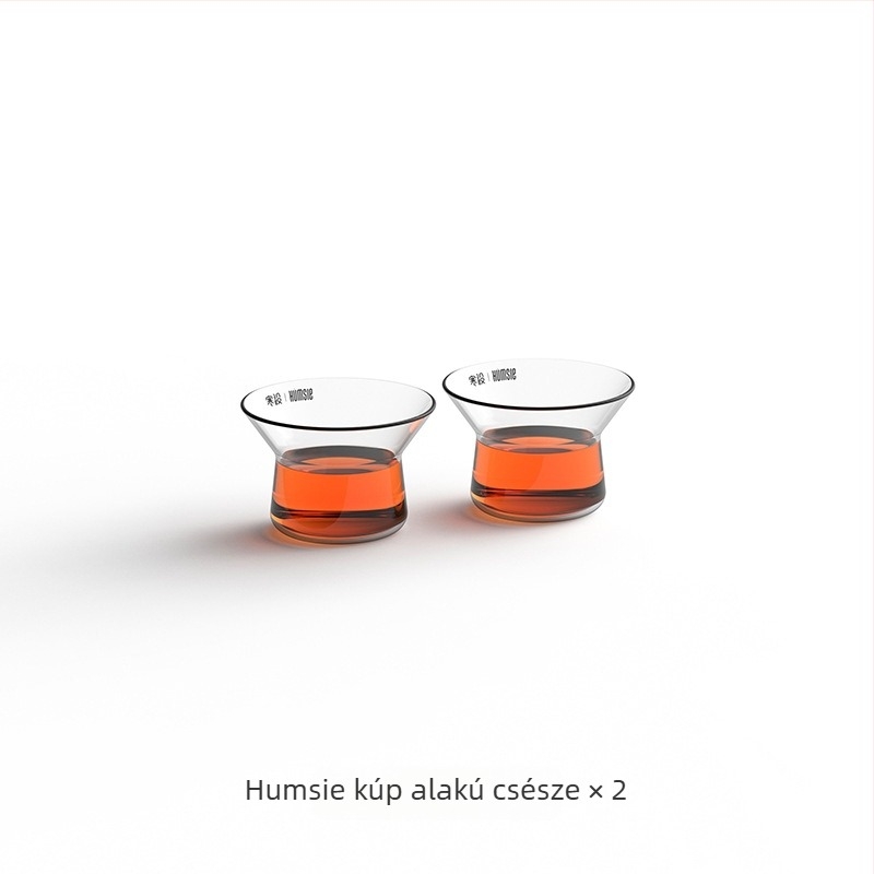 Üveg teáskanna mágneses nyomó mechanizmussal és tea szétválasztó szűrővel, modern teáskészlet.