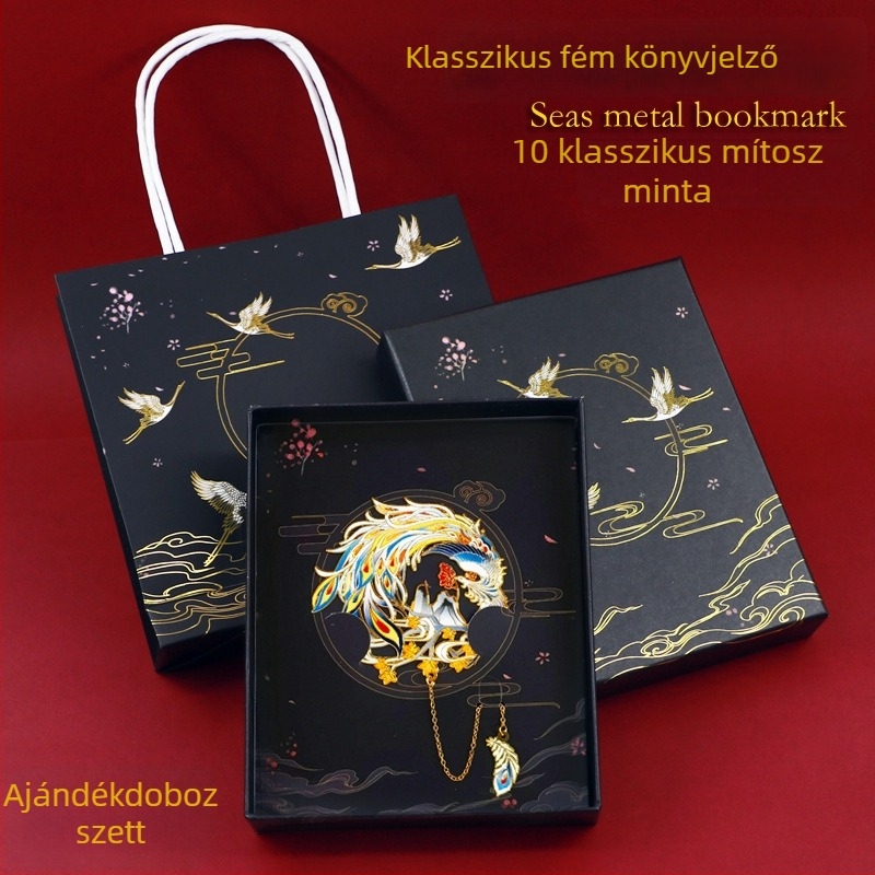 Fémes, üreges művészeti könyvjelző kínai stílusban, antik ihletésű a Tiltott Város kultúrájától, aranyos és letisztult, ideális ajándék osztálytársaknak.