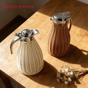 304 rozsdamentes acél termosz rattan szövésű, vákuum-szigetelt kávéhoz, utazásokhoz