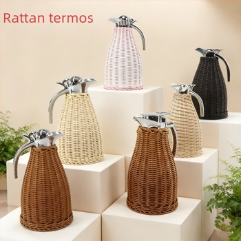304 rozsdamentes acél termosz rattan szövésű, vákuum-szigetelt kávéhoz, utazásokhoz