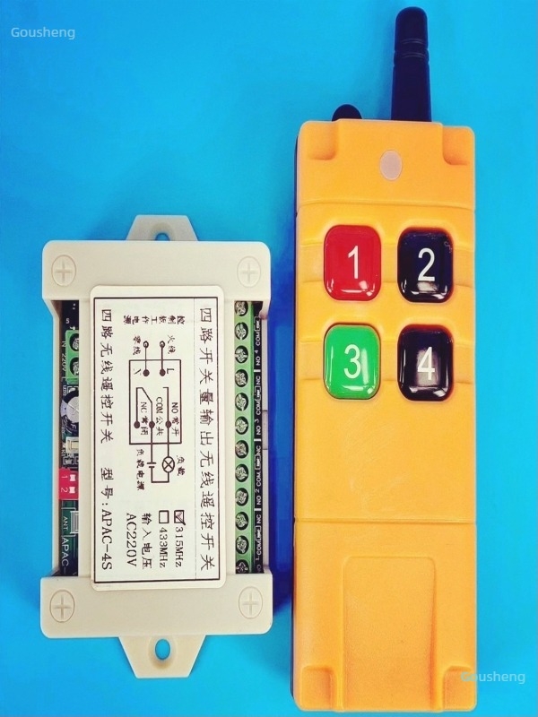 4 csatornás vezeték nélküli kapcsoló tanuló üzemmóddal, AC12V/24V/220V/380V feszültségekhez, ütésálló kivitel, 4 gomb, pillanatnyi működés