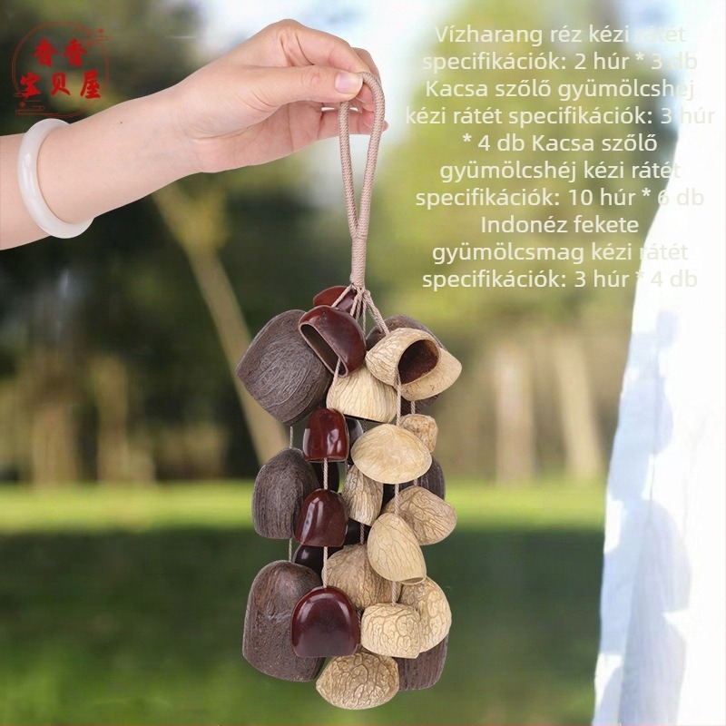 Kézzel készített szélcsengő gyümölcshéjból természetes magokkal — DIY készlet autódekorációhoz, erdő-stílusban