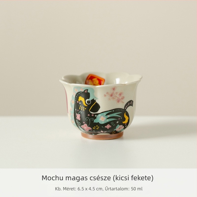 Két színű porcelán teáscsésze virág-szív motívummal és magas lábbal, otthoni délutáni teázáshoz
