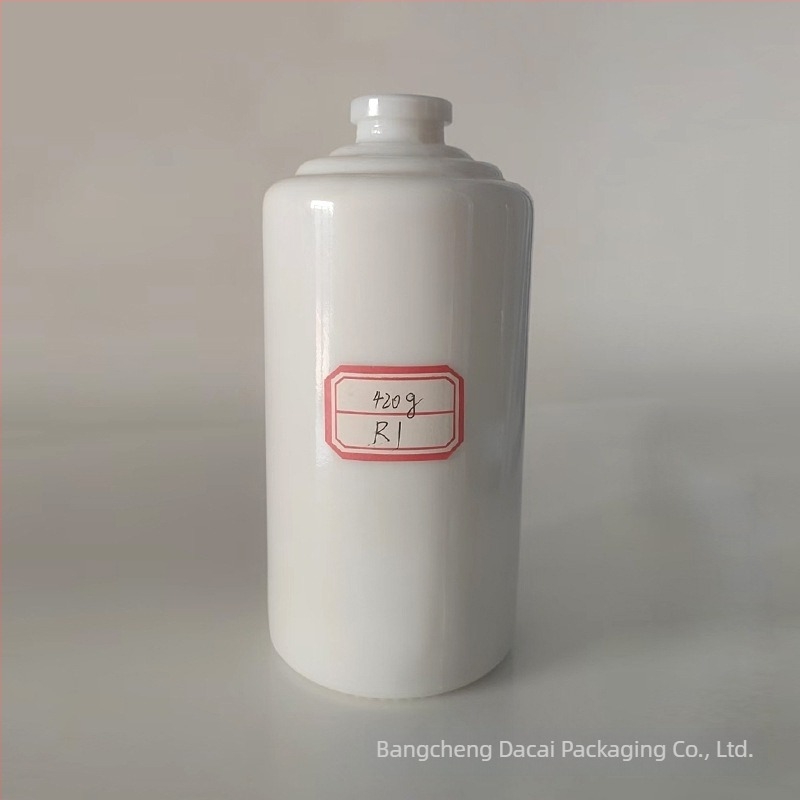 Moutai formájú üvegből készült borosüveg, tejfehér, széles nyak, 500 ml, selyem száj és fognyílás dizájn