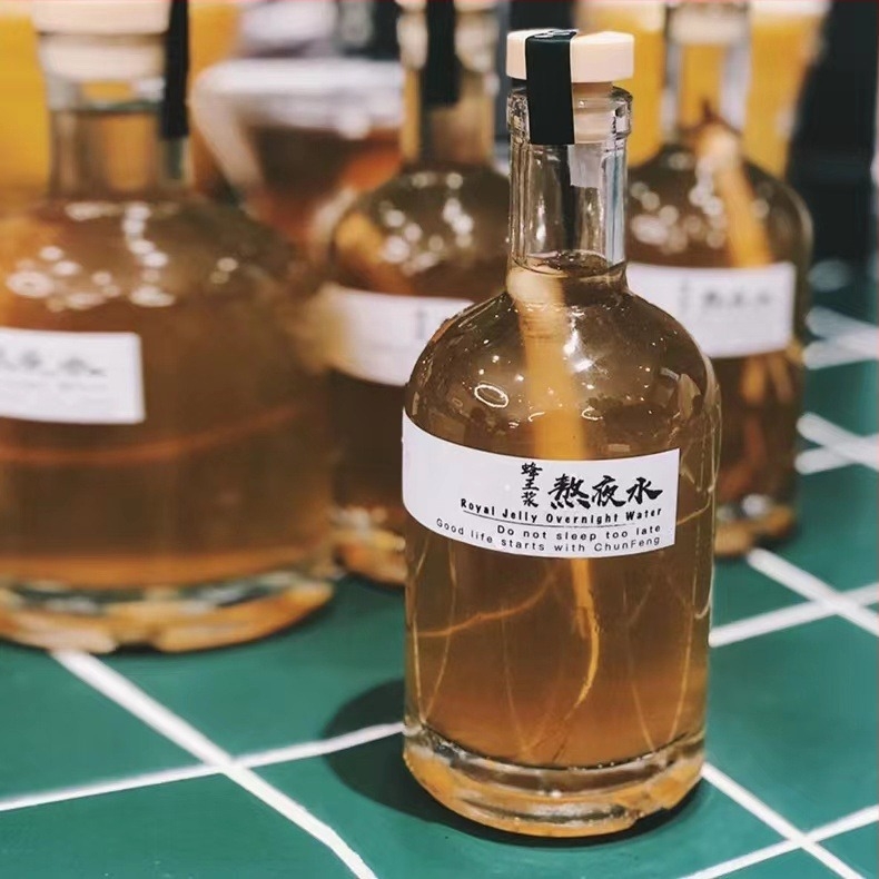 500 ml-es üveg italokhoz és borhoz – üres üveg vodkához és gyümölcsborhoz
