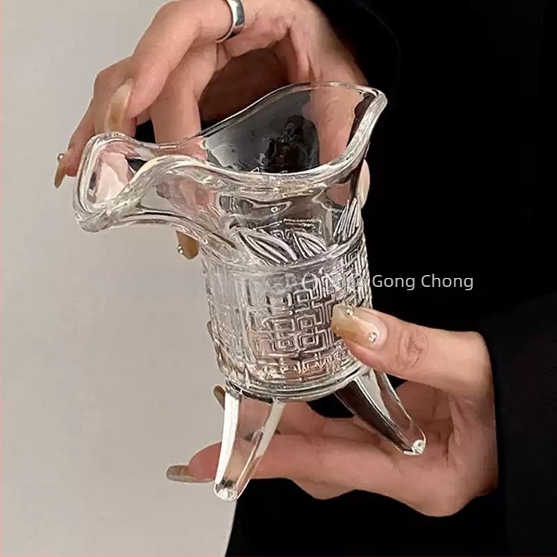 Qin Shihuang császári retro stílusú üvegpohár, háromlábú Jue – tej-teához vagy borhoz