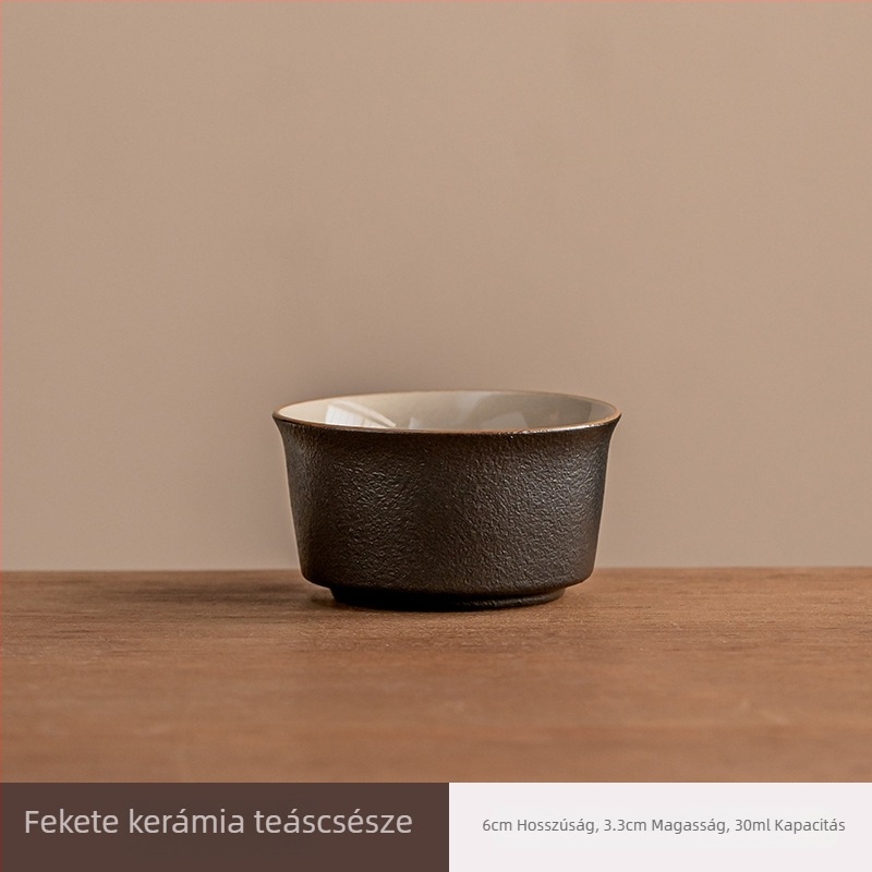 Új vörös kerámia teáskanna fogantyúval, retro stílusú teakészítéshez